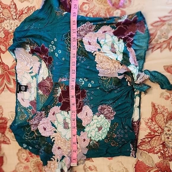 Rue 21 Tie front , bell sleeved crop top. - Picture 6 of 8